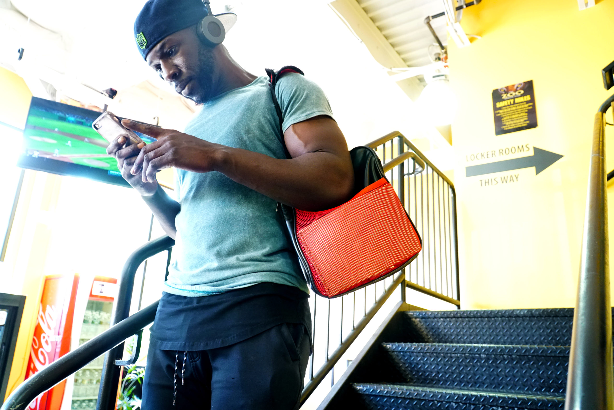 man reading 4 week workout plan to lose weight